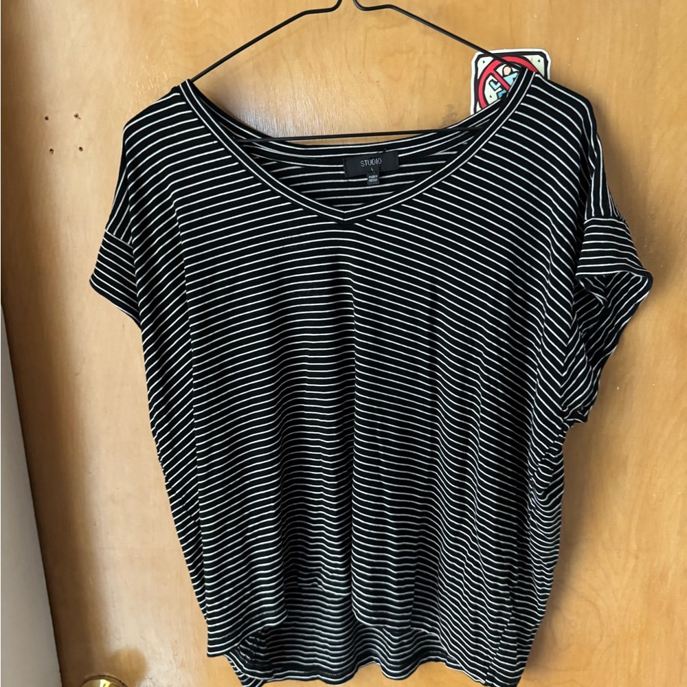 🌶️3 for $20🌶️ - Size L - Studio Black and White Striped Tee